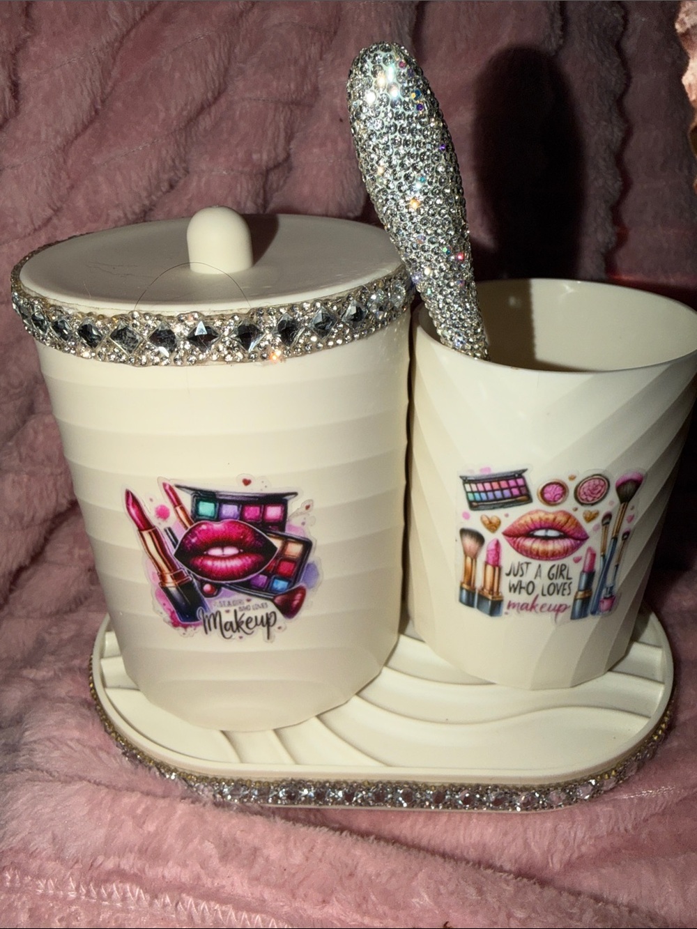 Make up holders with makeup brush, and LOTTIE warm translucent powder